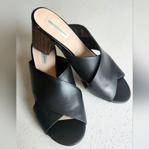 Saks Fifth Avenue black leather crossover sandal. Size 39 (8.5)